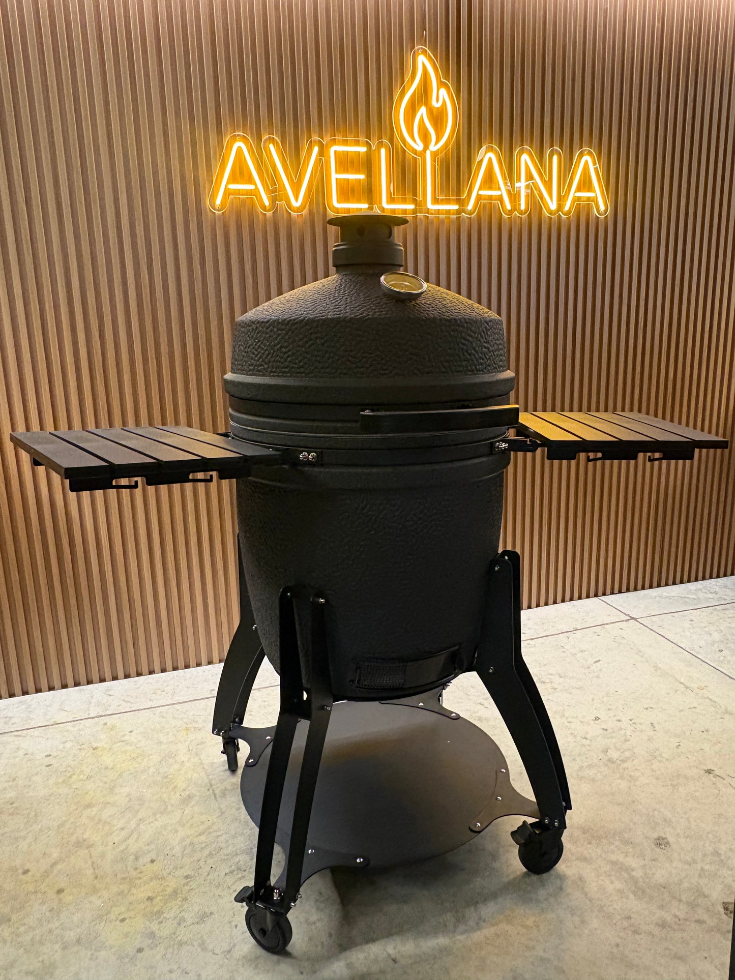 Avellana Kamado Phantom 22 – Black on Black Edition |